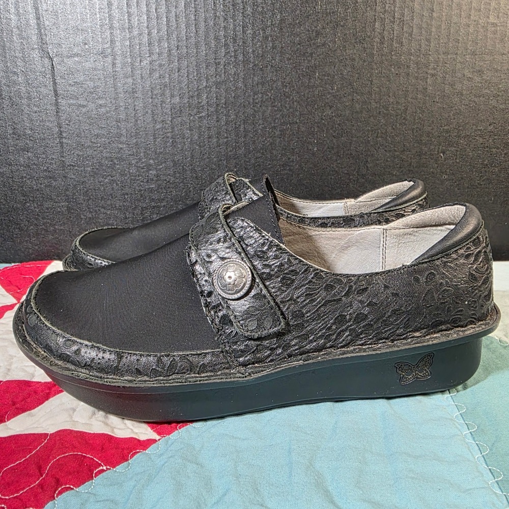 Alegria Dayna Professional Clogs Women 40 9-9.5 Black Floral Embossed Leather - Picture 2 of 10